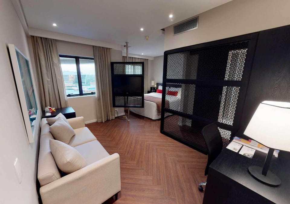 Room | Minibar, in-room safe, free WiFi, bed sheets