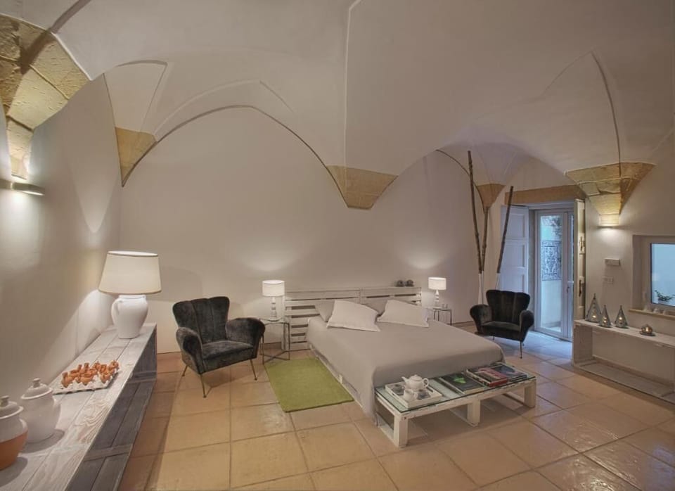 1 bedroom, Egyptian cotton sheets, premium bedding, minibar