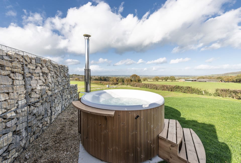 Dorset Eco Retreats, Ansty: Each property has its own Skarsgard Scandinavian wood fired hot tub