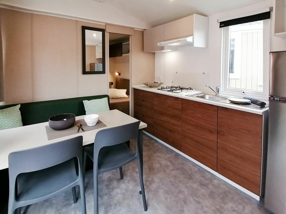 Room, Property, Furniture, Bathroom, Countertop, Interior Design, Building, Floor, Sink, Cabinetry
