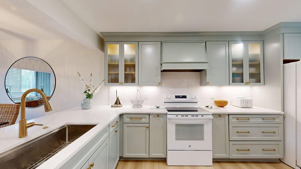 Fully Stocked Kitchen