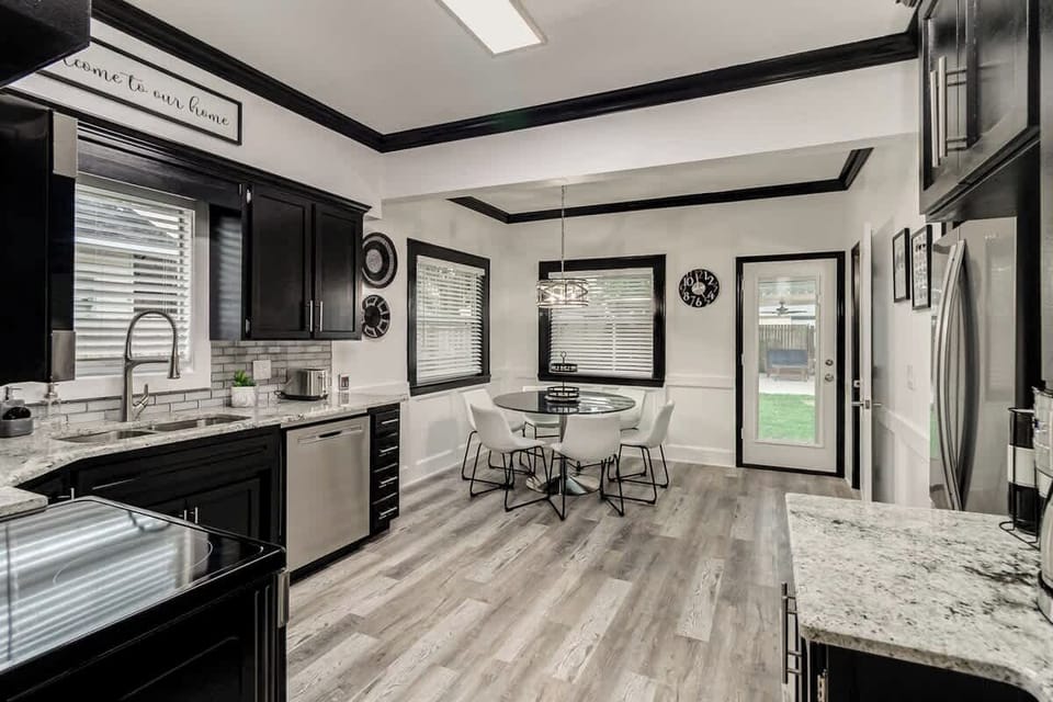 Beautiful well appointed kitchen for all of your cooking and dining needs.
