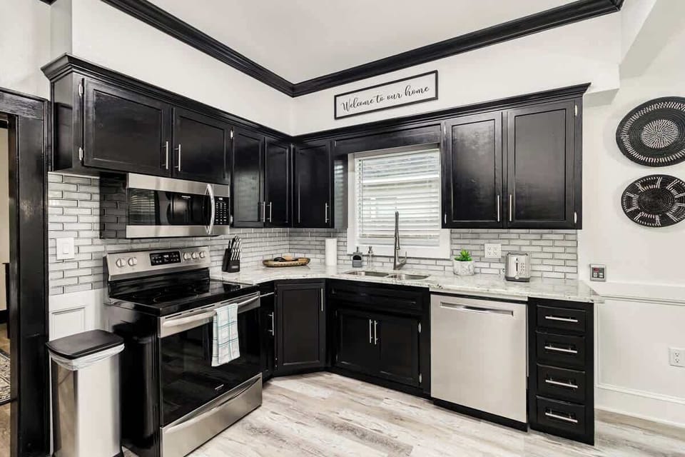 Well equipped kitchen with new appliances, utensils and everything you need to cook a wonderful meal for your visit.