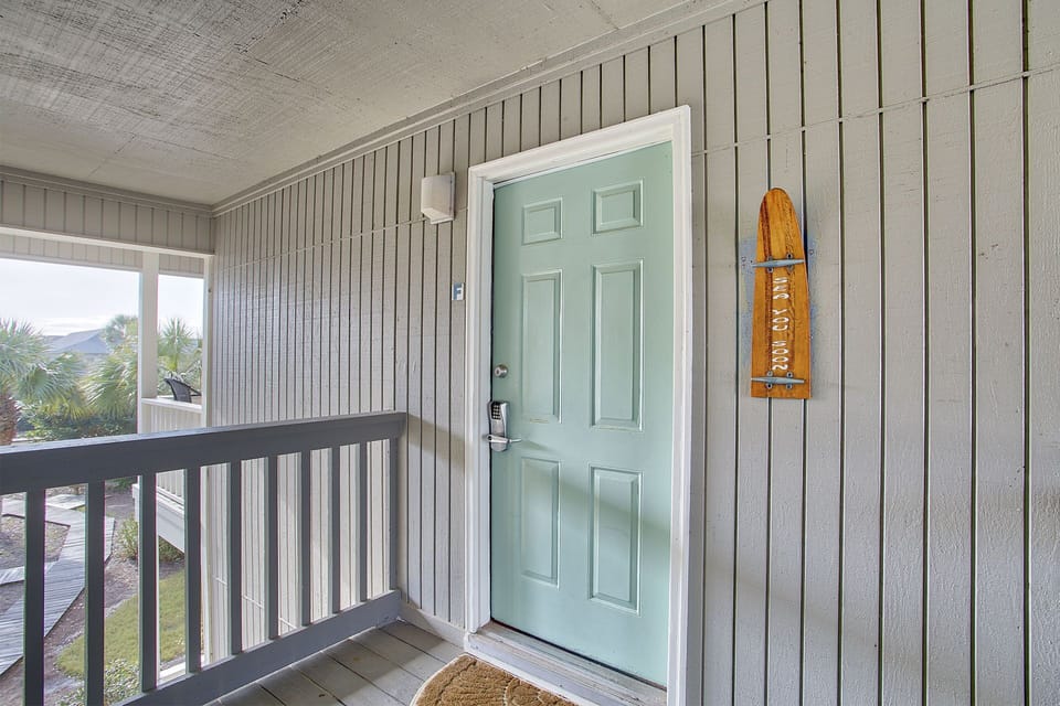 20-Beachwood-Villas-8F-Entrance