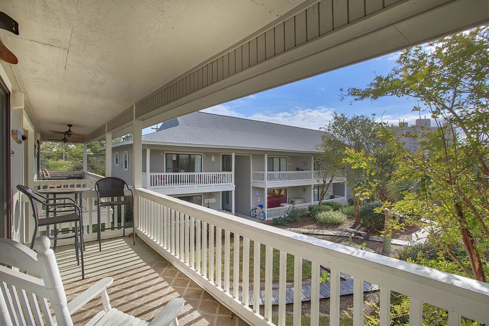 20-Beachwood-Villas-8F-Balcony