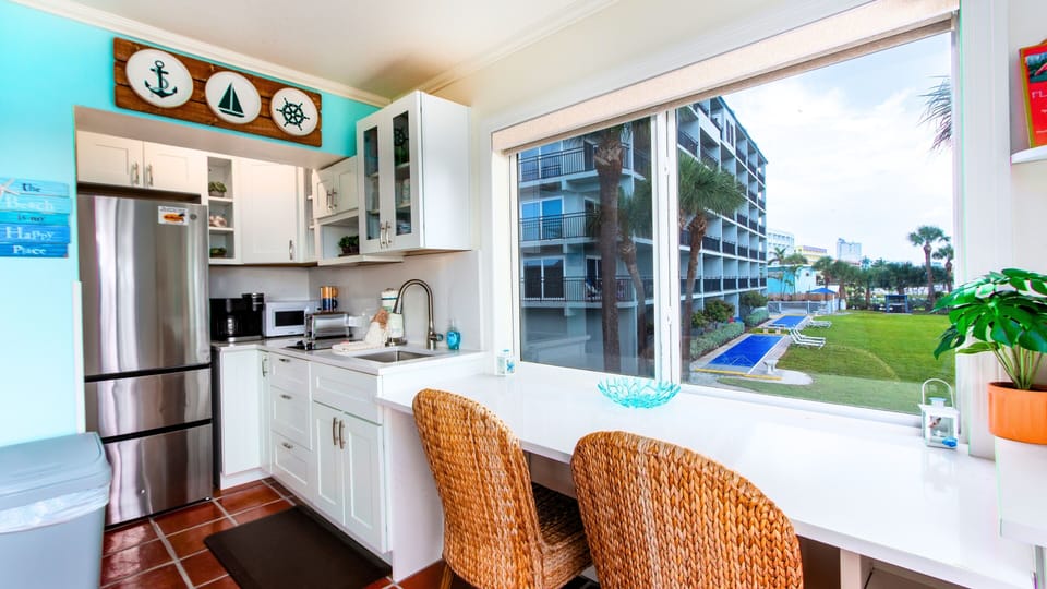 Breakfast bar for 2 backs up as a fantastic workation station!