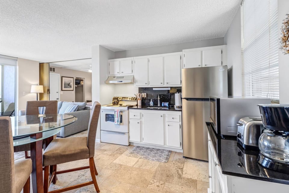 The studio space combines the kitchen, dining, living & sleeping areas in one well layed out space, accomodating up to 4 guests.