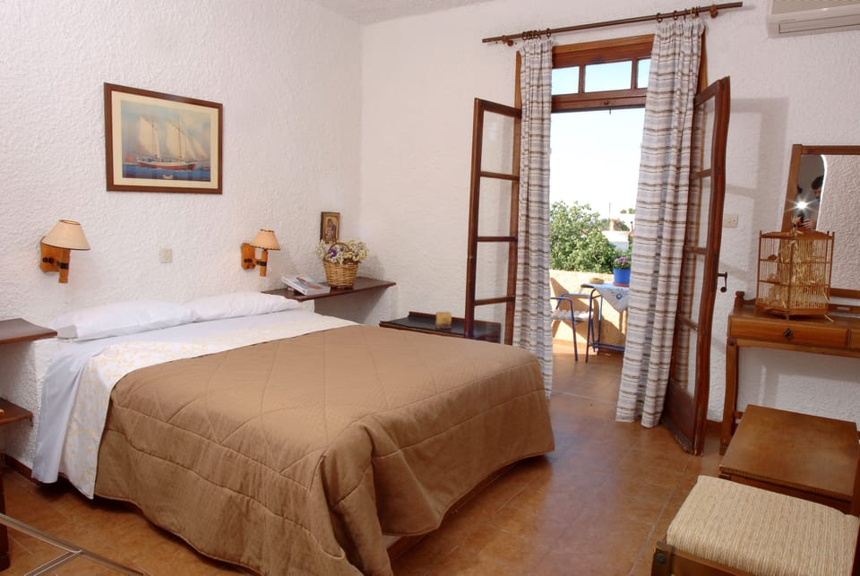 Basic Double Room, Balcony | Minibar, in-room safe, desk, laptop workspace