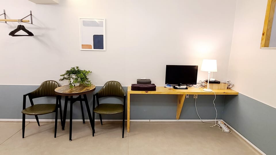 Studio Triple Room | Desk, free WiFi
