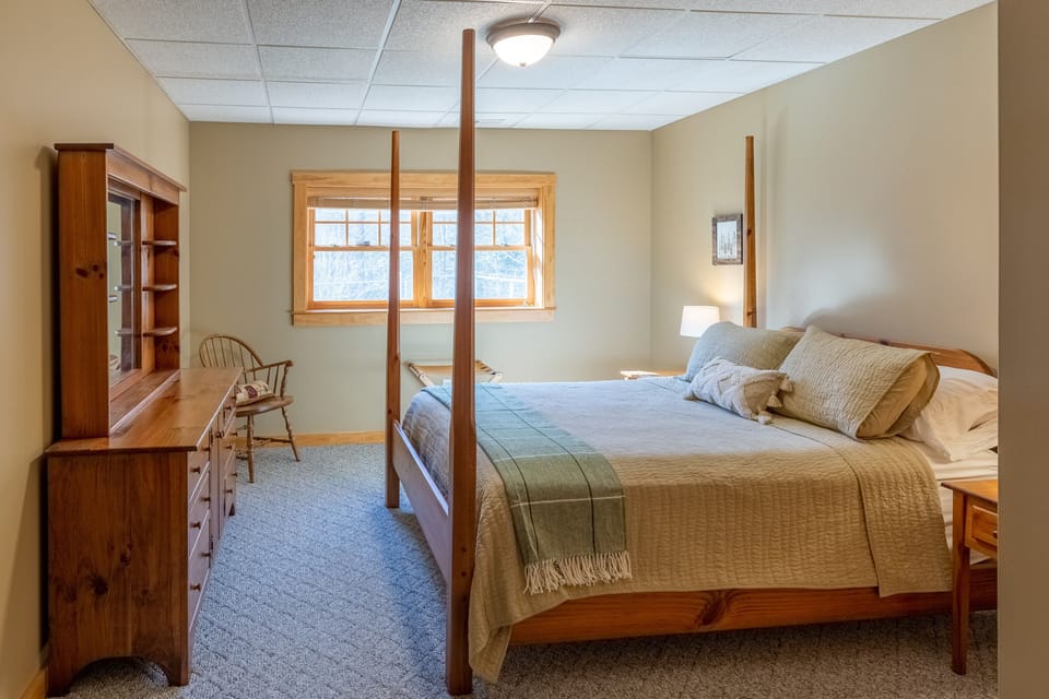 Bedroom- 5 - Lower level bedroom with King size bed