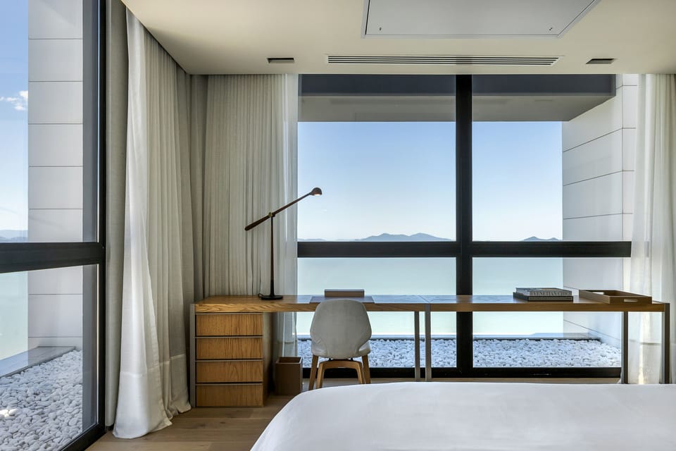 Suite LK Aqua | Premium bedding, pillowtop beds, minibar, in-room safe