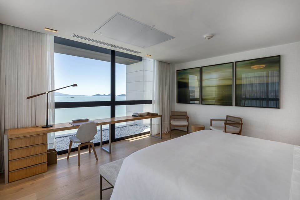 Suite LK Aqua | Premium bedding, pillowtop beds, minibar, in-room safe