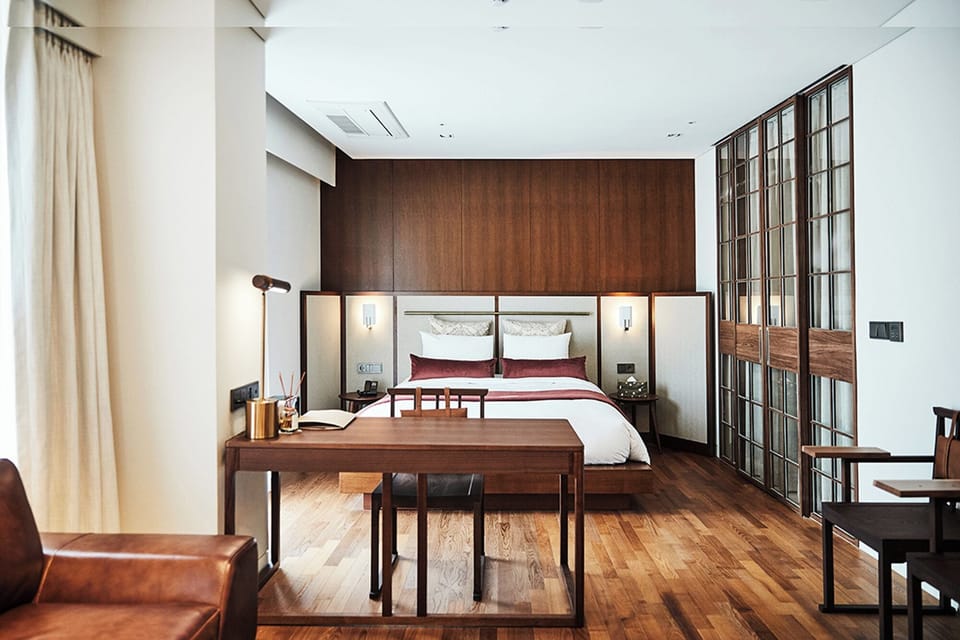Lacasa Suite | Premium bedding, in-room safe, desk, free WiFi
