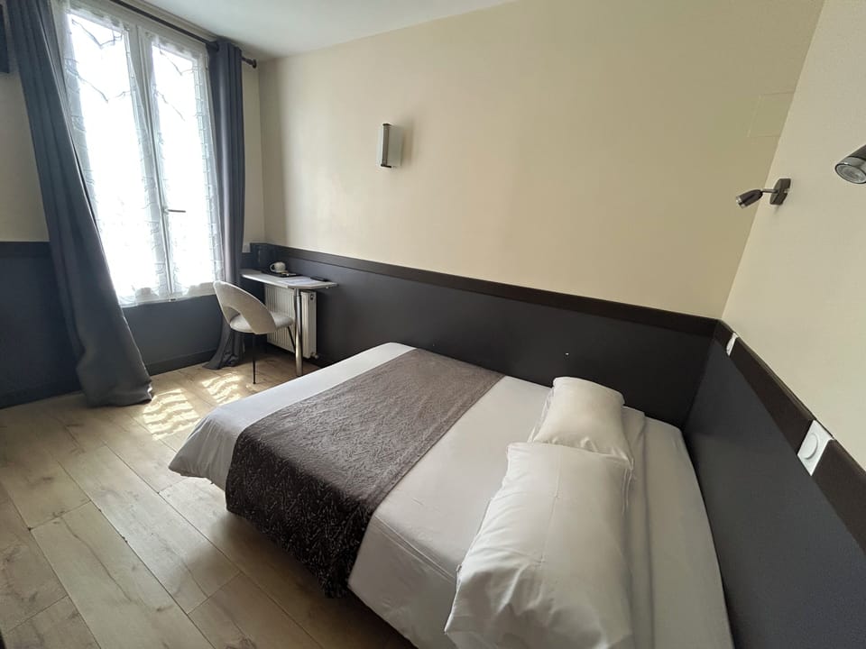 Basic Room | Desk, iron/ironing board (on request), WiFi (free), bed sheets