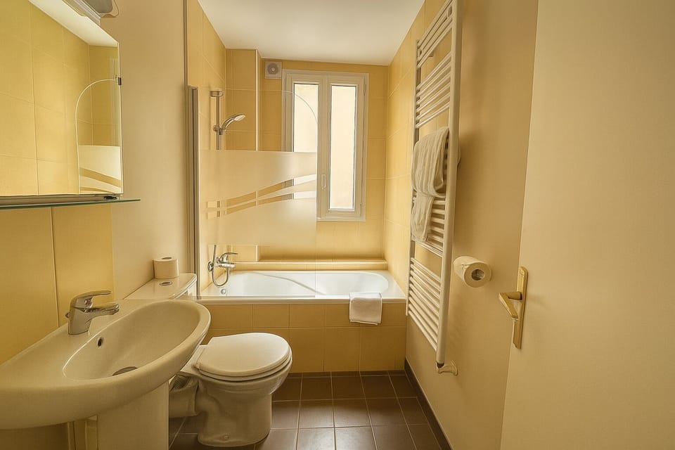 Triple Room | Bathroom | Towels