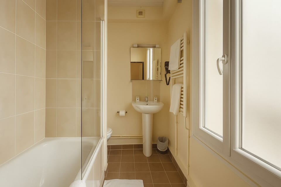 Superior Double Room | Bathroom | Towels