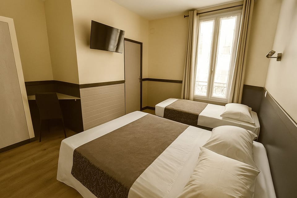 Classic Triple Room | Desk, iron/ironing board, free WiFi, bed sheets