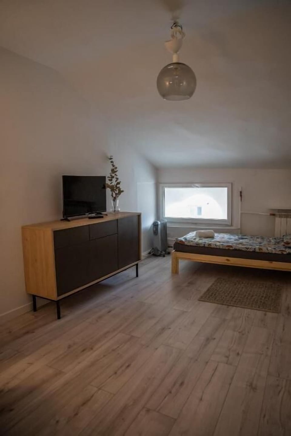 Single Room with Shared Bathroom | In-room safe, free WiFi, bed sheets