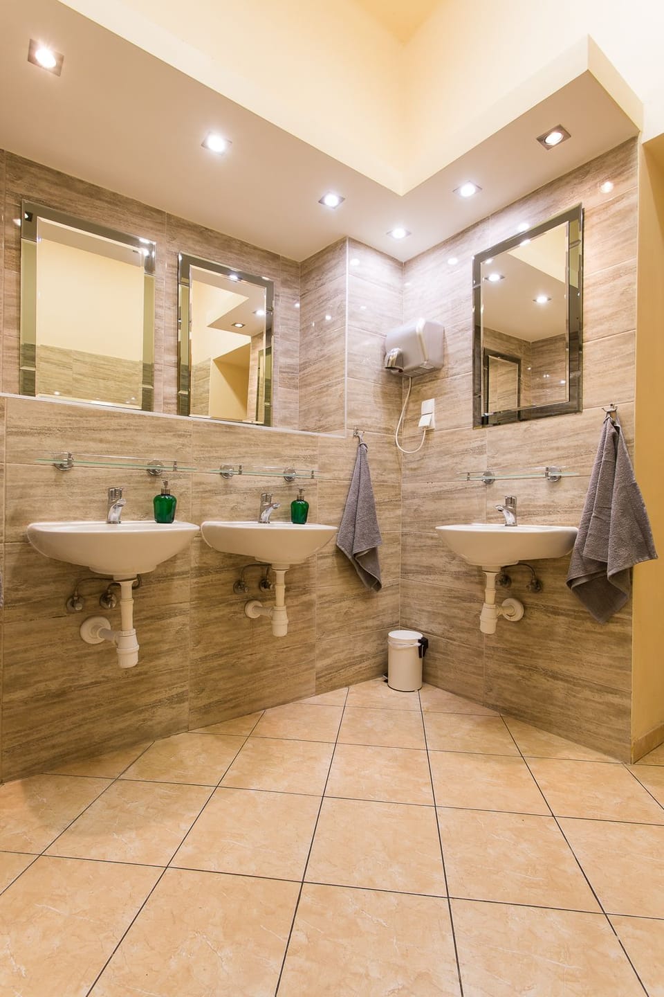 Bathroom sink