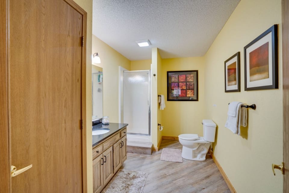 Lower level bathroom shared with the other two bedrooms