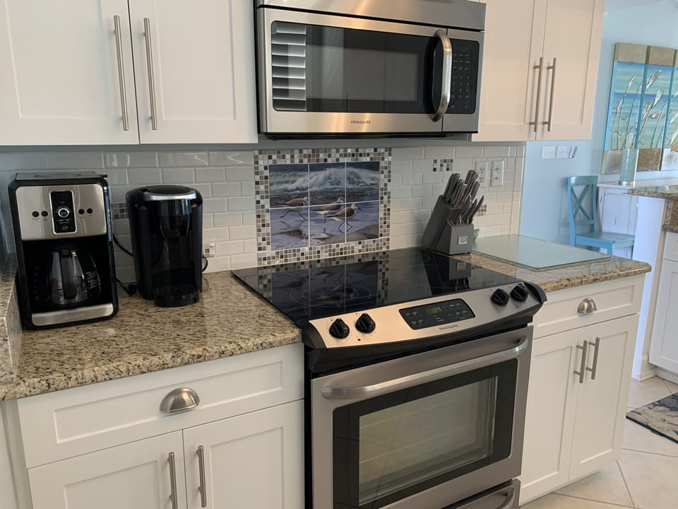 Regular and 1 K cup coffee makers!