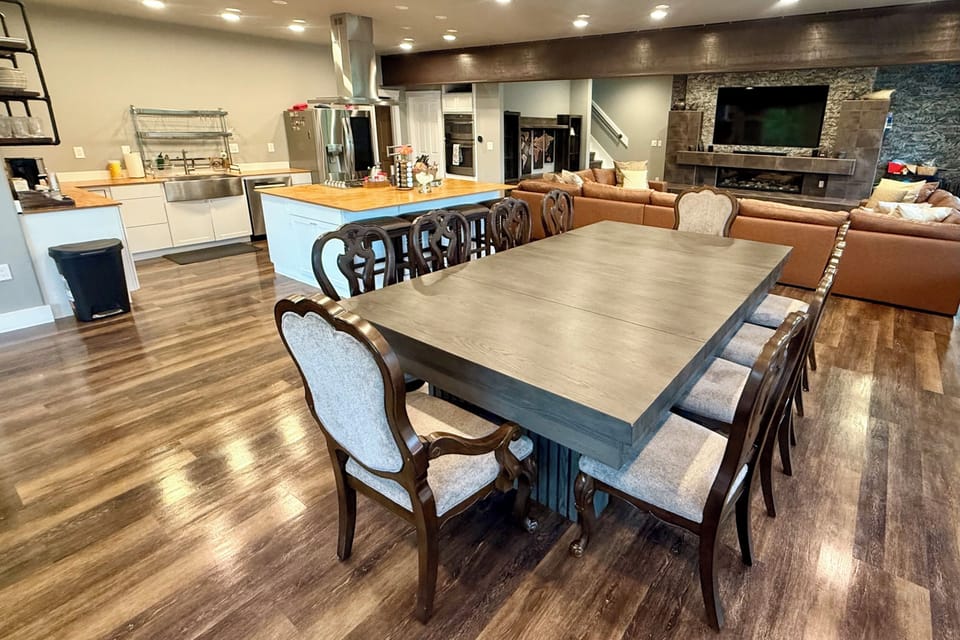 New Full size dining/pool table