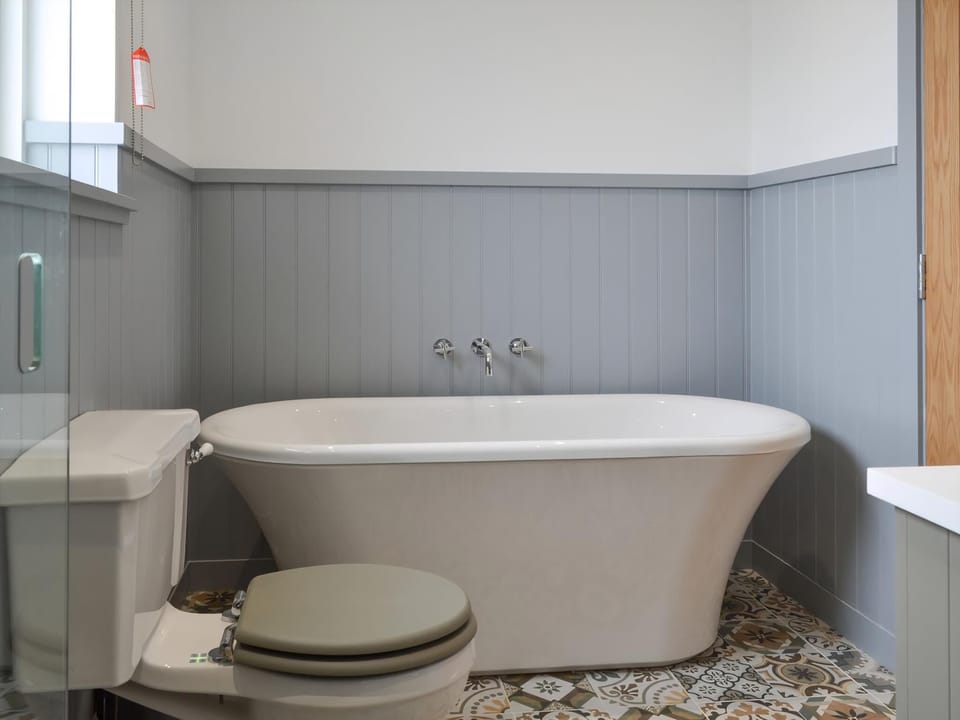 Bathroom | Muirtown Lodge, Keith