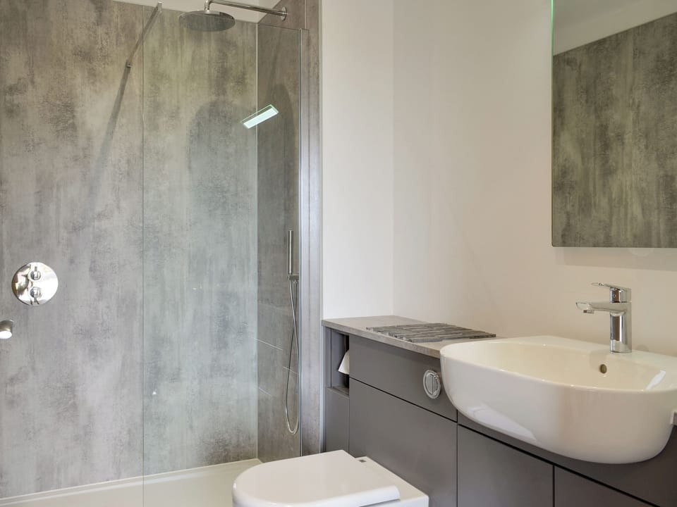 En-suite | Muirtown Lodge, Keith