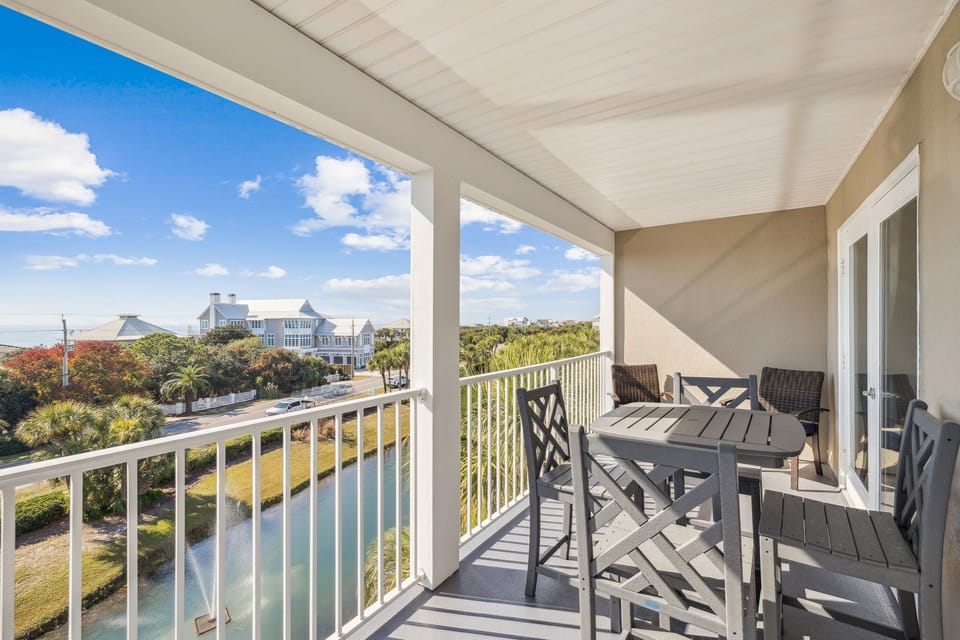 Corner Balcony with Gulf Views!