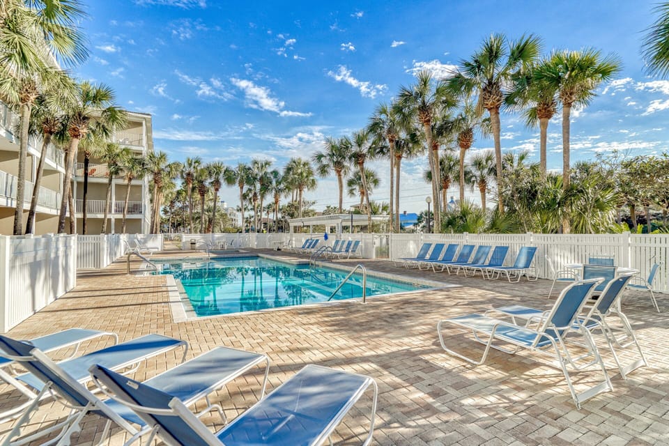 Community Pool - Just Steps Away!