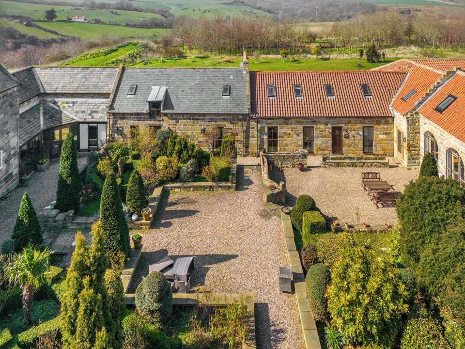 Setting | Seaton Mote - Seaton Hall, Staithes