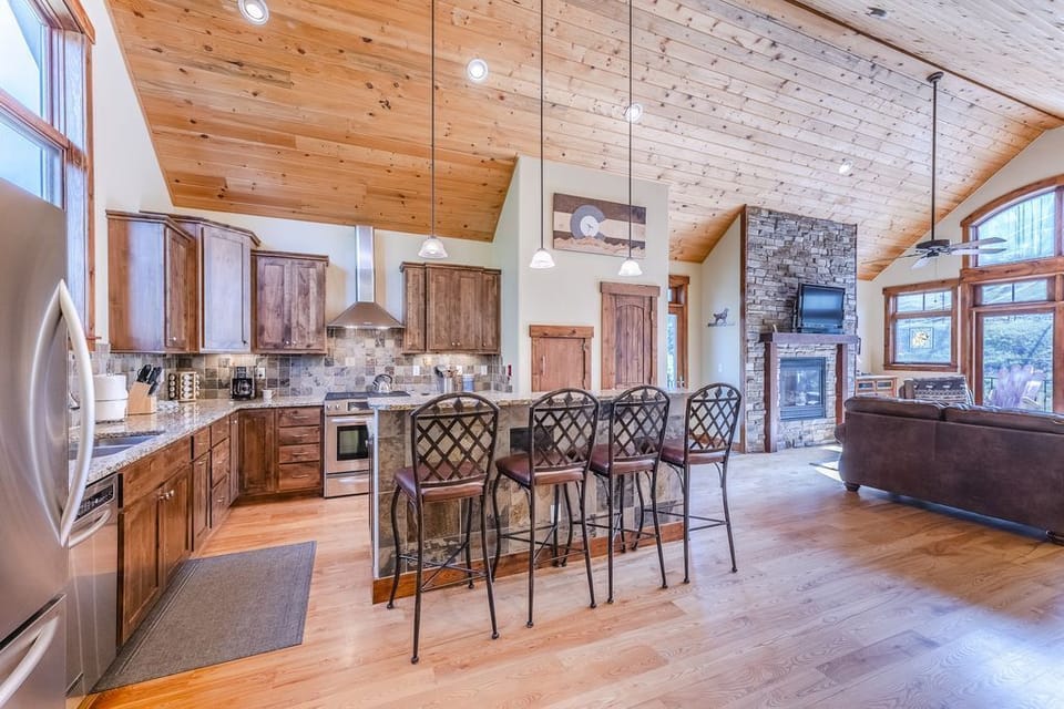 Kitchen Area with Island Bar Seating for 4