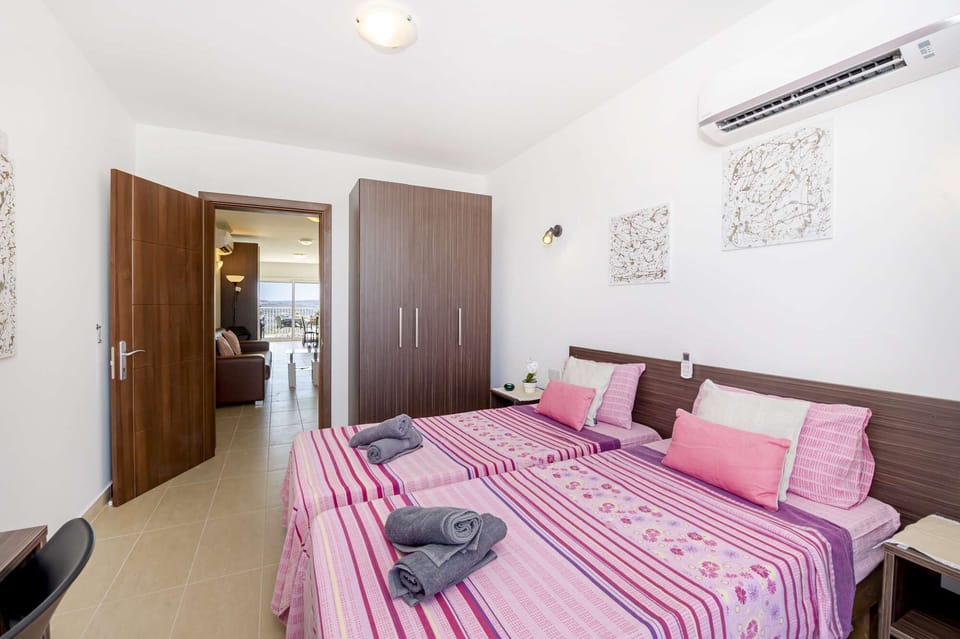 second bedroom with 2 single beds with balcony 