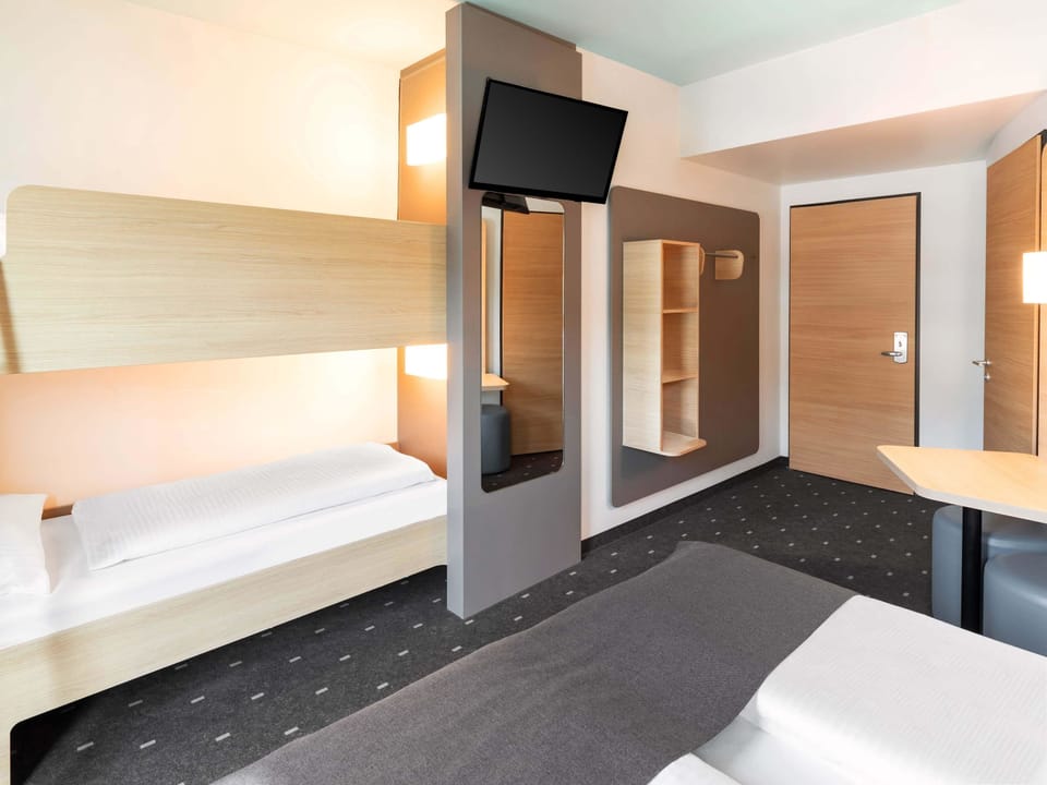 Quadruple Room | Premium bedding, desk, free WiFi
