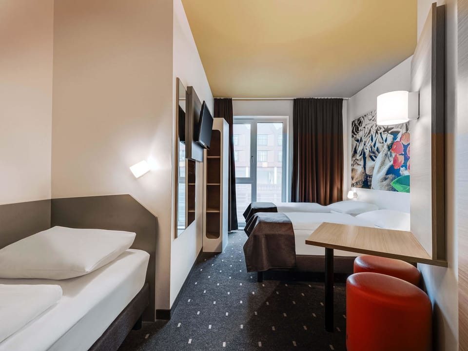 Triple Room | Desk, soundproofing, WiFi (free), bed sheets