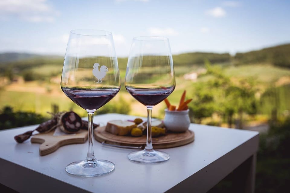 A wine tour with lunch can be arranged for you. Please ask in advance.
