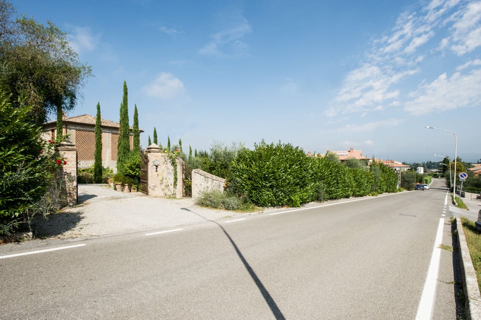 The neighborhood is tranquil and only 10 minutes drive to the centre of Siena