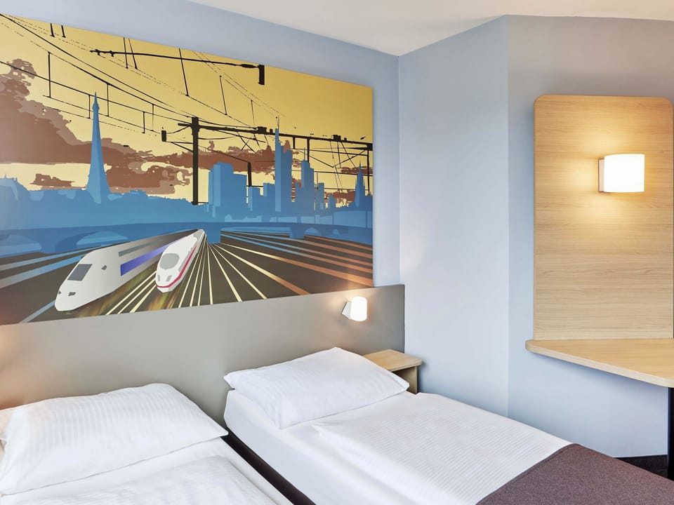 Triple Room | Hypo-allergenic bedding available, desk, soundproofing, WiFi (free)