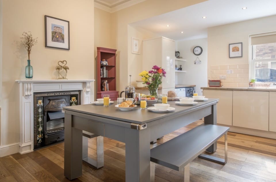 109 Dining Area