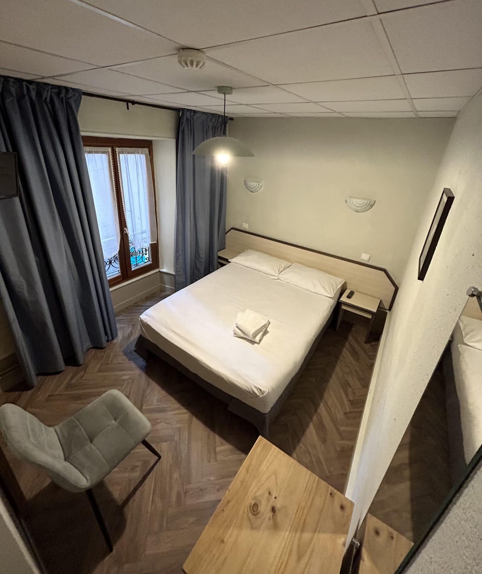 Standard Double Room | Free WiFi, bed sheets