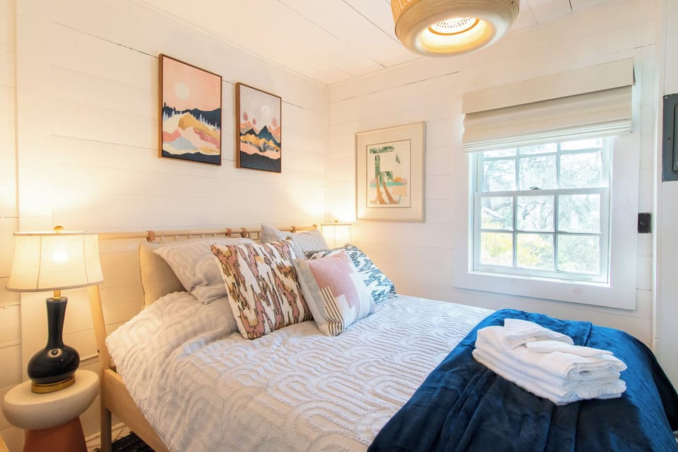 1st Floor Queen Bedroom