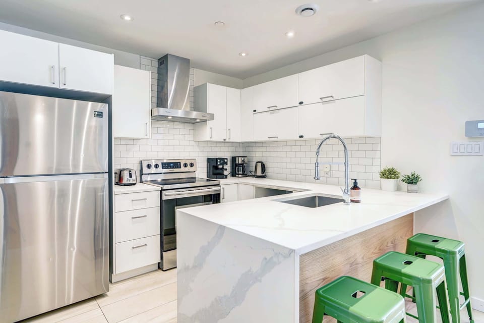 Fully-equipped kitchen with quality appliances to cook at home!