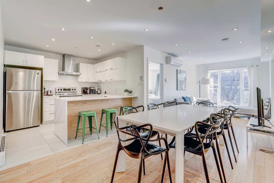 Renovated space with exquisite hardwood floors - perfect for a group trip.
