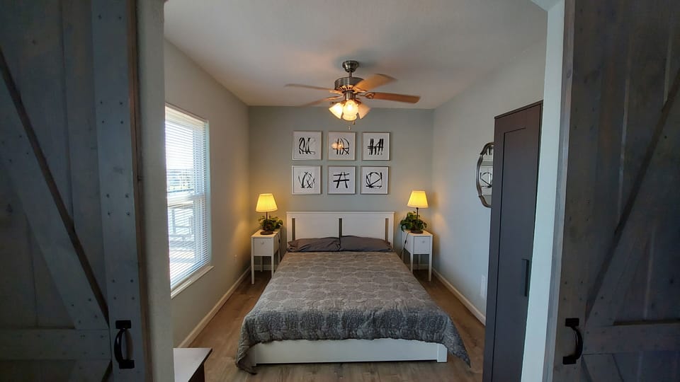Another queen bedroom