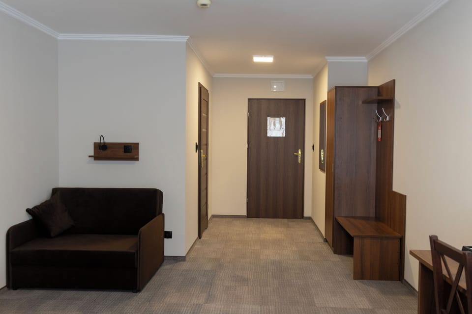 Family Room (No AC) | Desk, blackout drapes, iron/ironing board, free WiFi