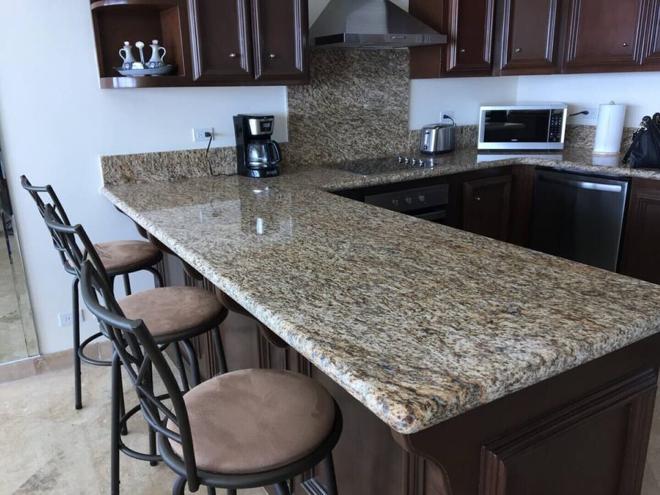 Kitchen Breakfast Bar