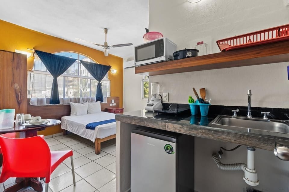 Basic Double Room (Sencilla) | Blackout drapes, WiFi (free), bed sheets