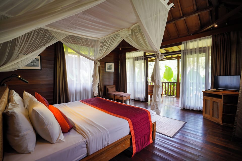 Joglo Villa Garden View | Minibar, in-room safe, desk, free WiFi