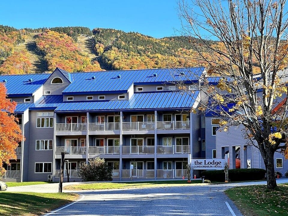 Lodge at Lincoln Station Exterior | Lincoln NH | Minutes to Loon Mountain Resort