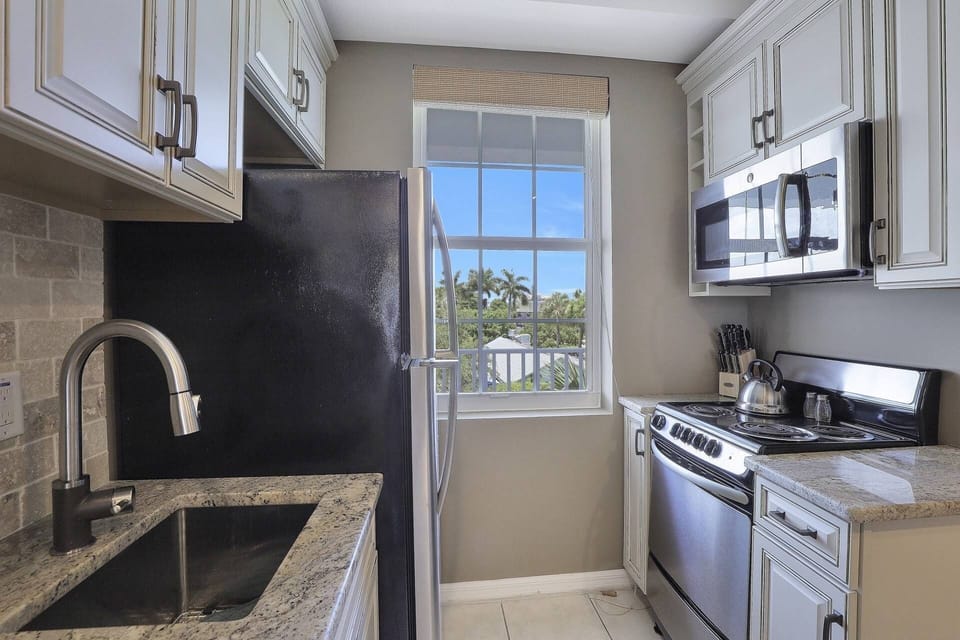 The full kitchen can accommodate your dine in needs.
